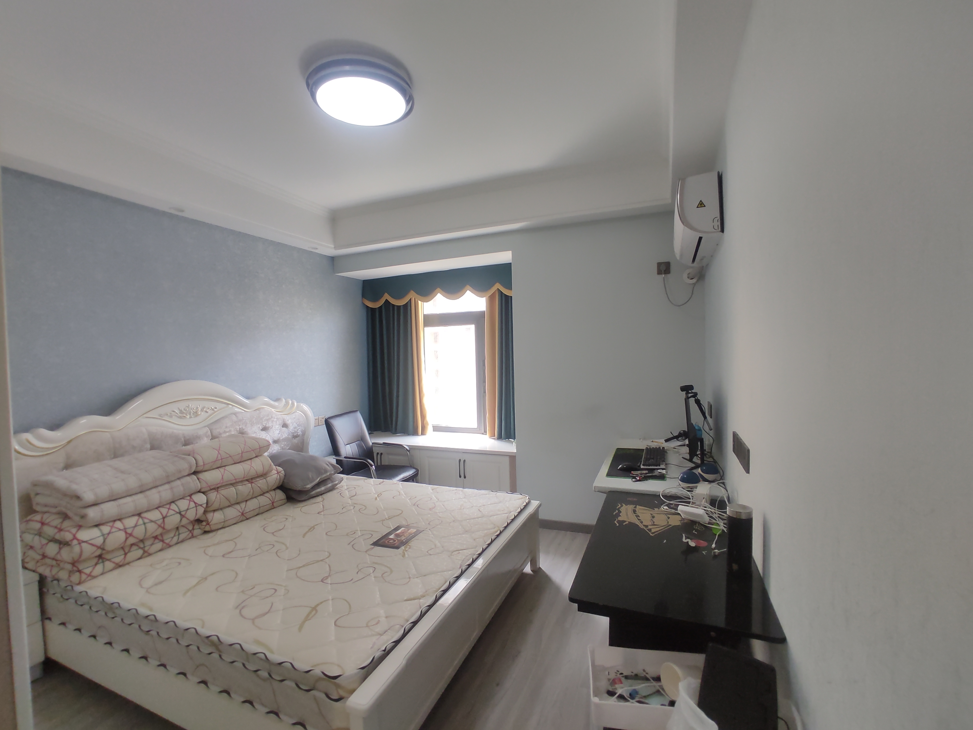 蓝天新城.精装三房两卫.房子成色新.小区环境好.证件满二.看房方便