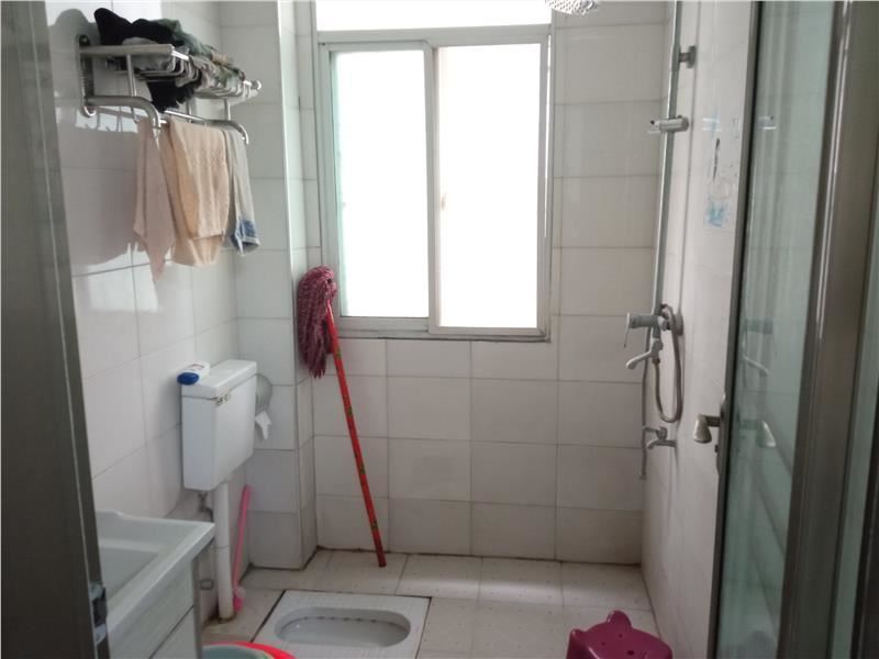 福星城附近城南步梯好楼层，装修成色新，证满两年，过户费低，看房方便