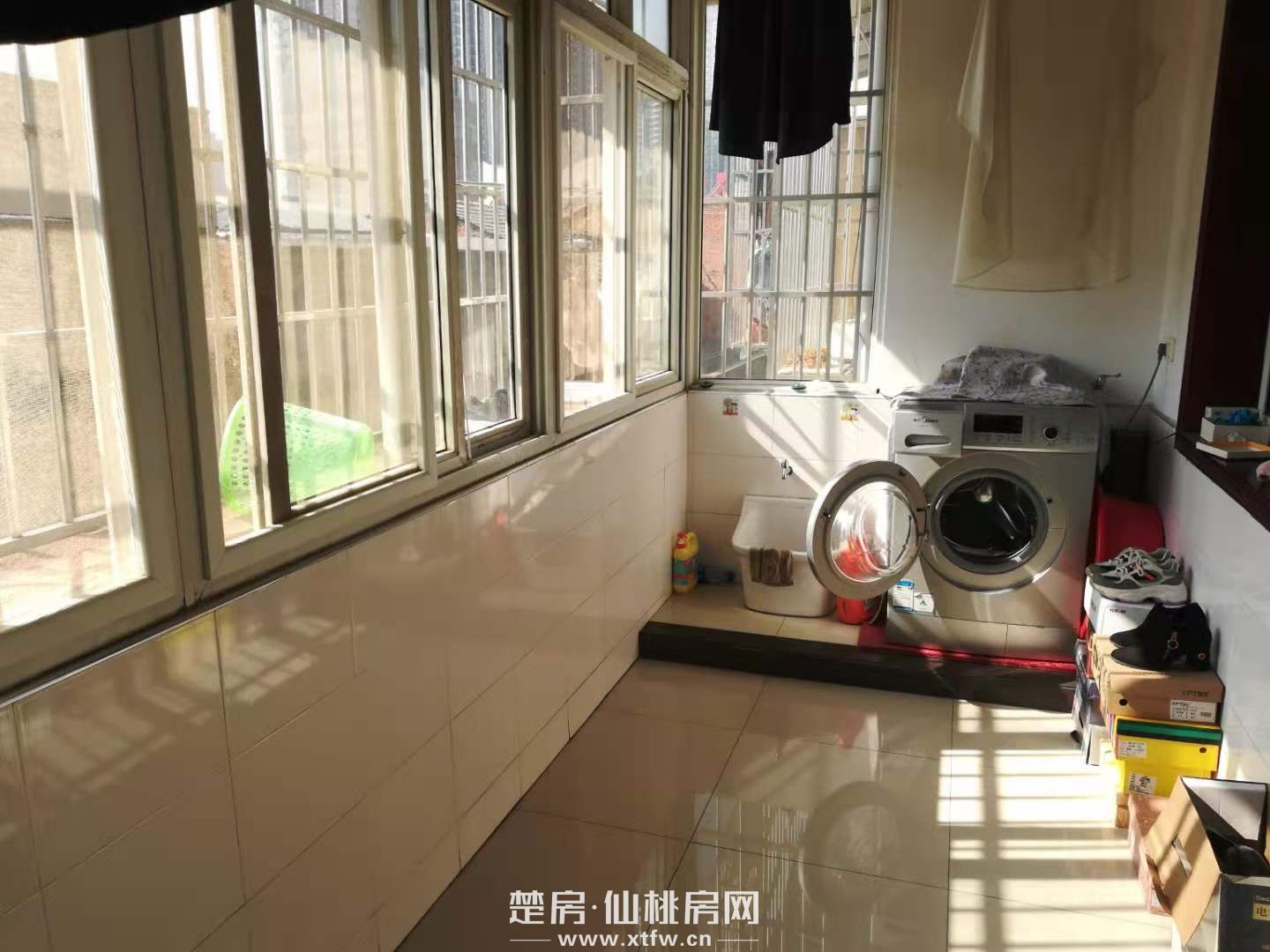 三室两厅两卫步梯中层有证清静读一中