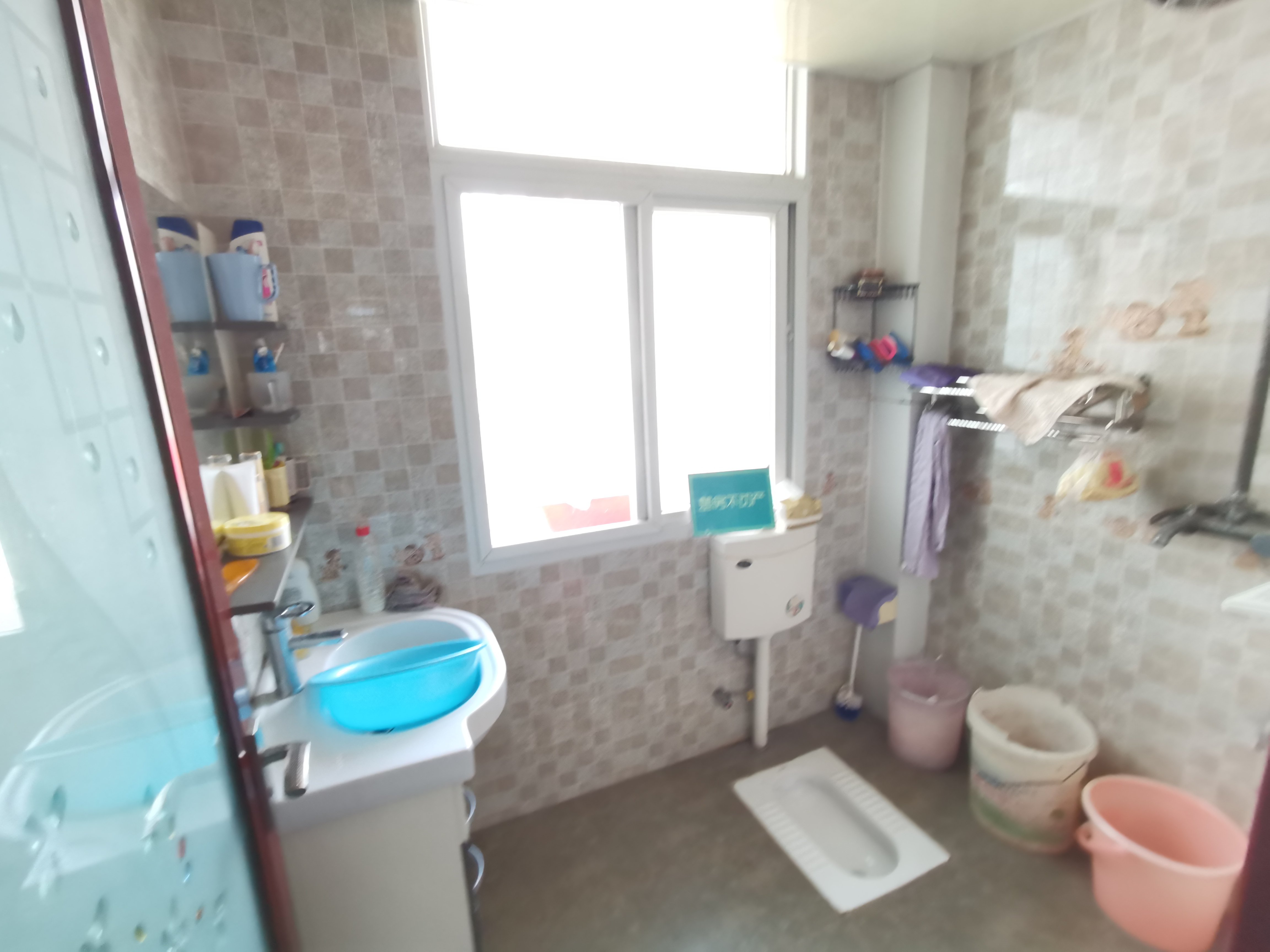 宏大小区精装3房房子保养的很好老证业主诚心卖