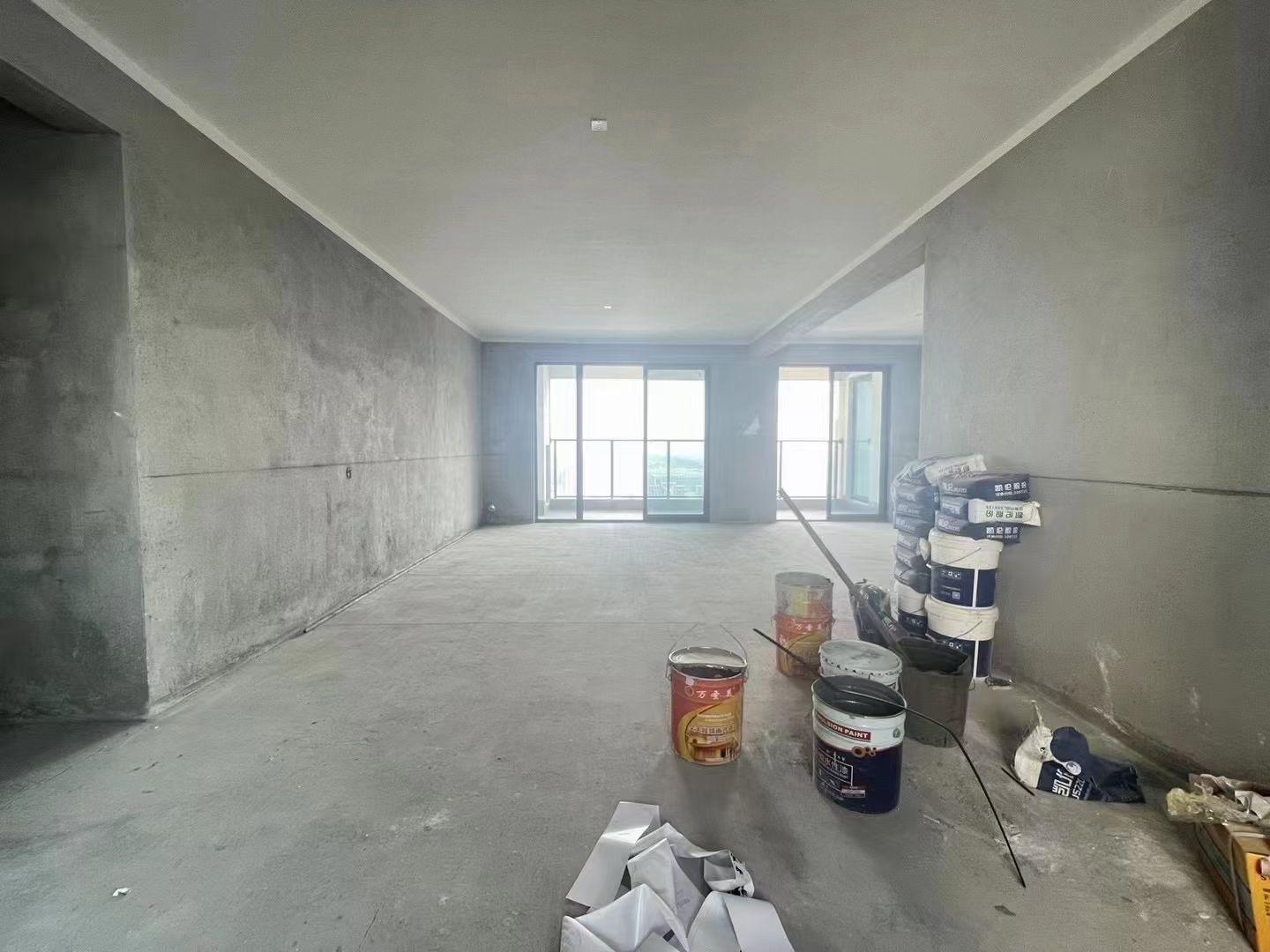 89，亏本出，吾‮广悦‬场，毛坯三房， 视‮采野‬光‬好 ， 送车位，南北通透大阳台