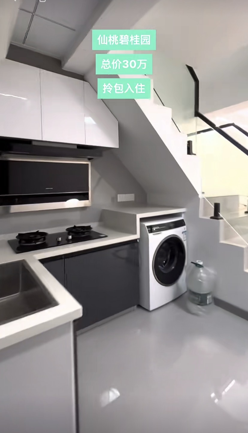 408，城南，仙桃碧桂园复式，9.9成新装修，带衣帽间，中间楼层