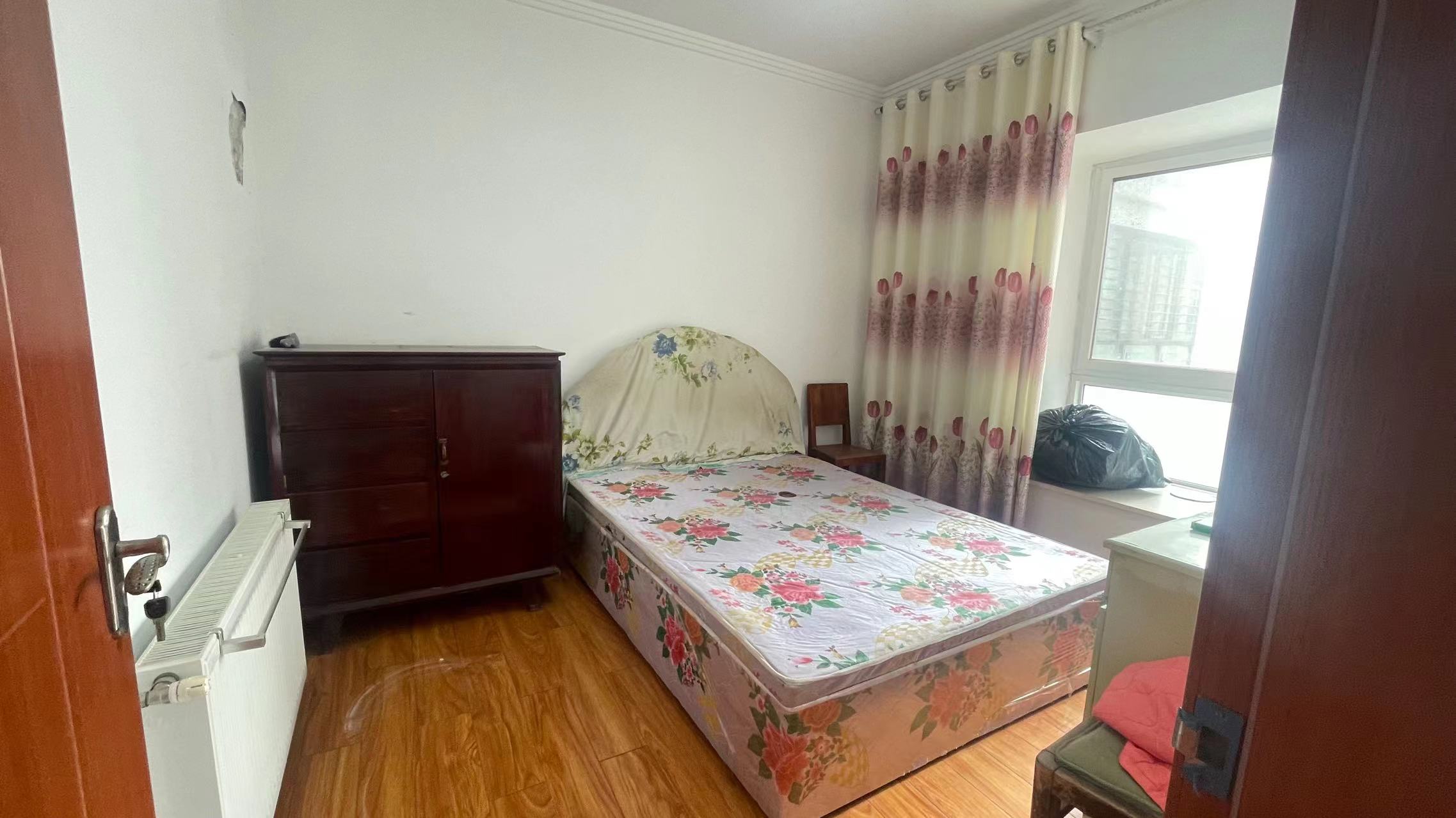 汉江景苑.精装三房.中间楼层.看房方便