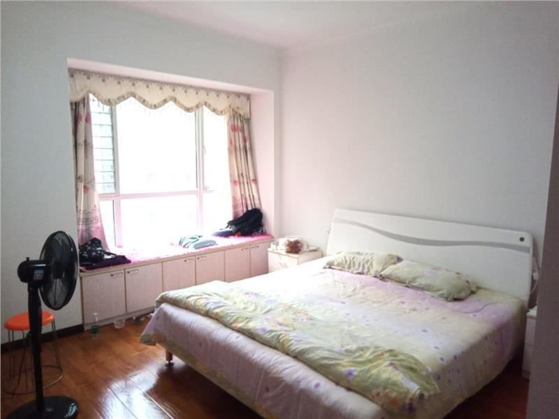 和合国际精装大三房实验四小两证齐全拎包入住按揭贷款