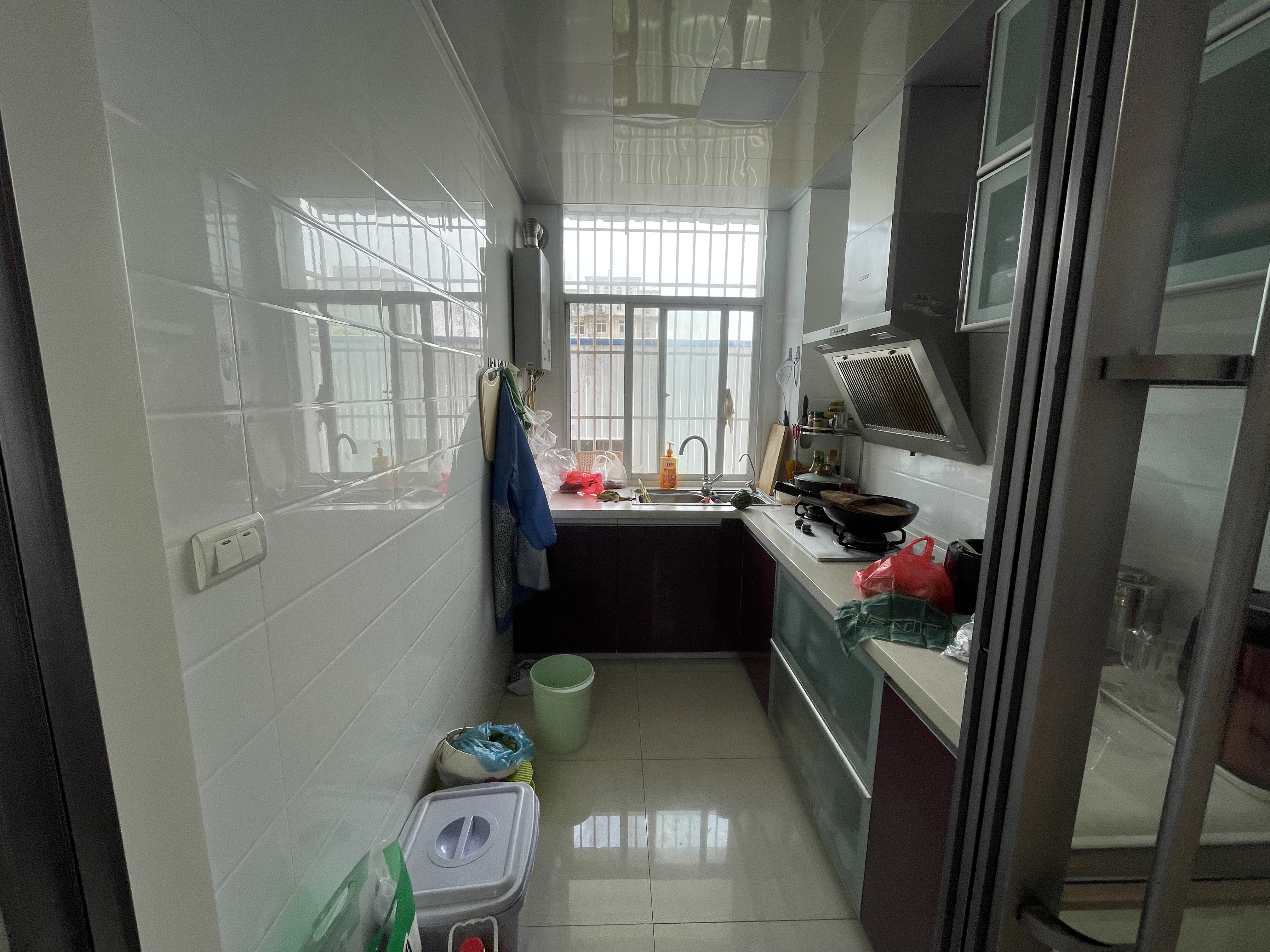 恒大名苑.步梯好楼层.沃尔玛.房东诚意出售