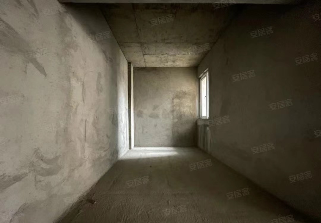 业主亏得通龙湖，单价4800，锦绣江山好楼层，证满二