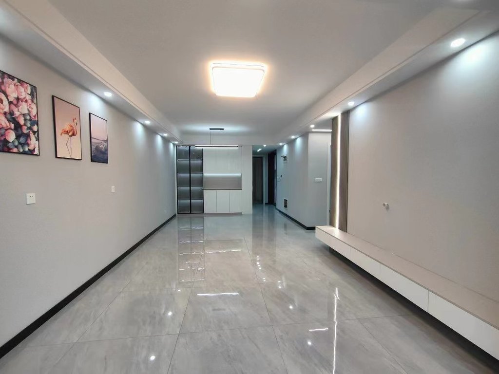 祥生观澜府.天然氧吧小区.全新装修三房两卫.证件满二.看房方便