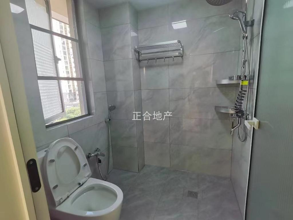 房东诚心出售，城南，荣怀，精装两房，保养成色新，采光好