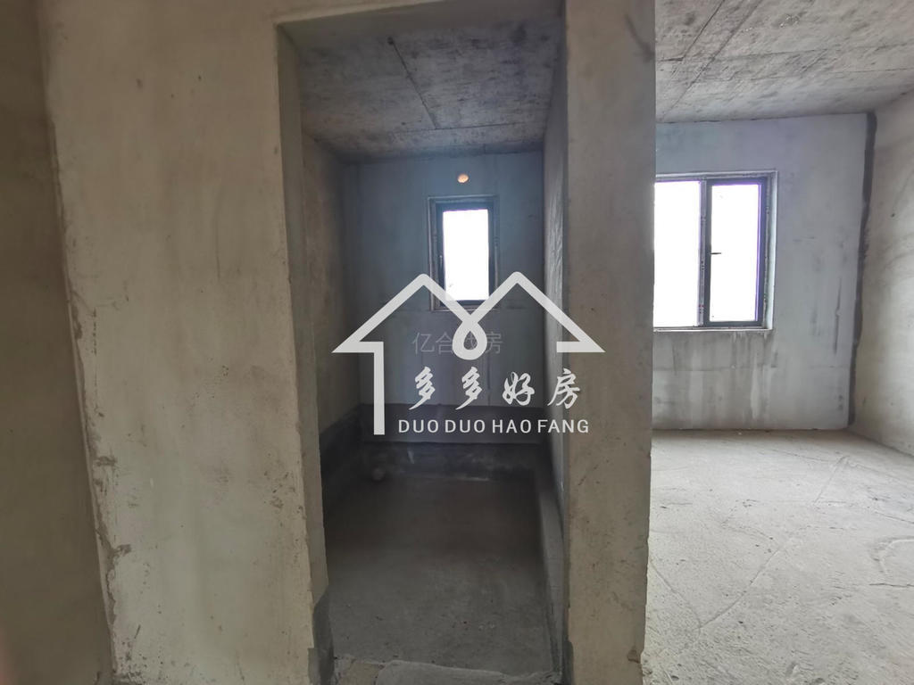 老城芯，商圈里，环球毛坯大三房，南北双阳台，好楼层你值得拥有