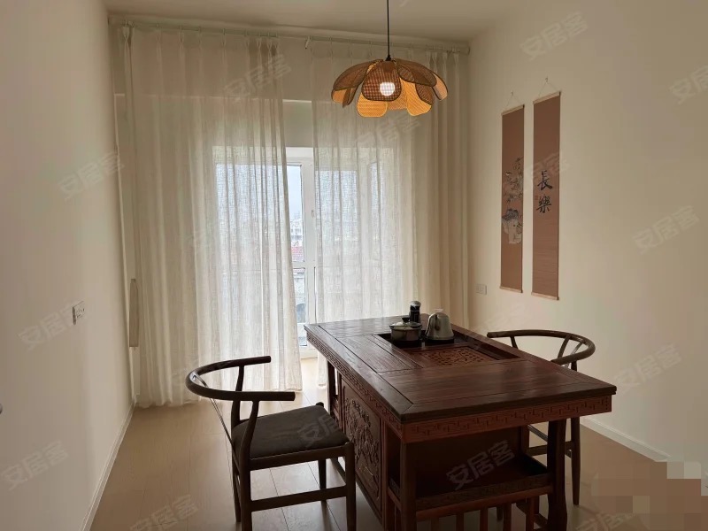 降价了，捡漏，步行街附近,电梯5楼，单价4600，精装三房二卫，实验二小