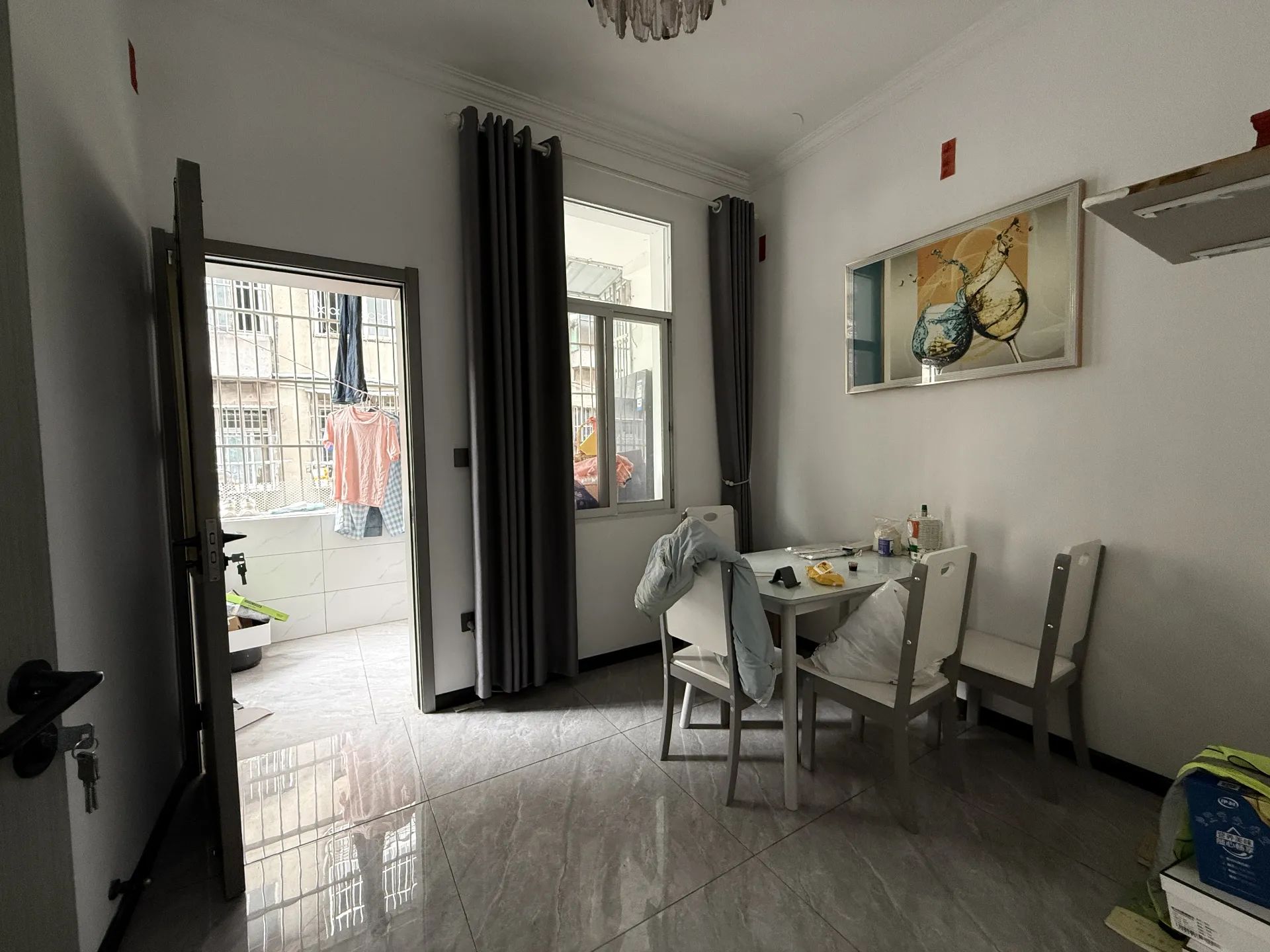 养老看过来，西桥，装修9成新，步梯2楼，精装三房，证满二