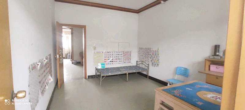 粮贸宿舍商城北门装修四房诚意出售