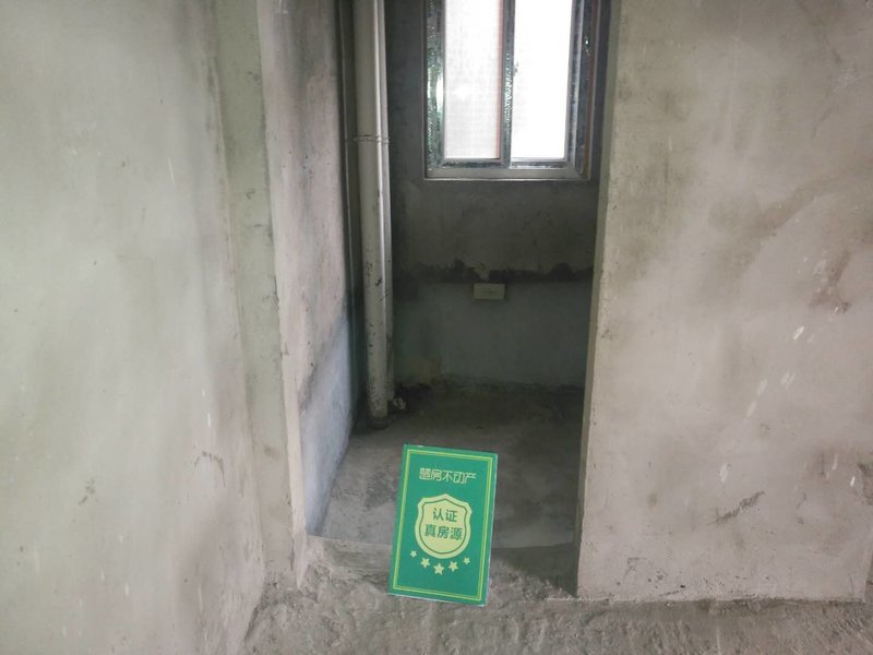 漫城林语毛坯两房一中对面陪读 毛坯房随意装修