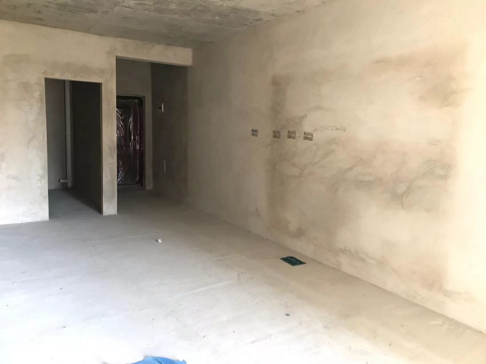 满庭春对面学府名都毛坯三房电梯中层看房方便