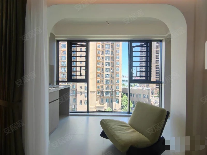 业主诚心出售，城南森林国际，电梯好楼层。精装三房，对面就是新二中二小，证满二