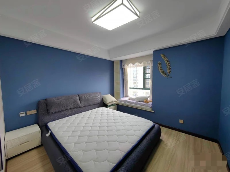 捡漏，城南，新城一号四期，中层，湖景房，三开间朝南，拎包入住