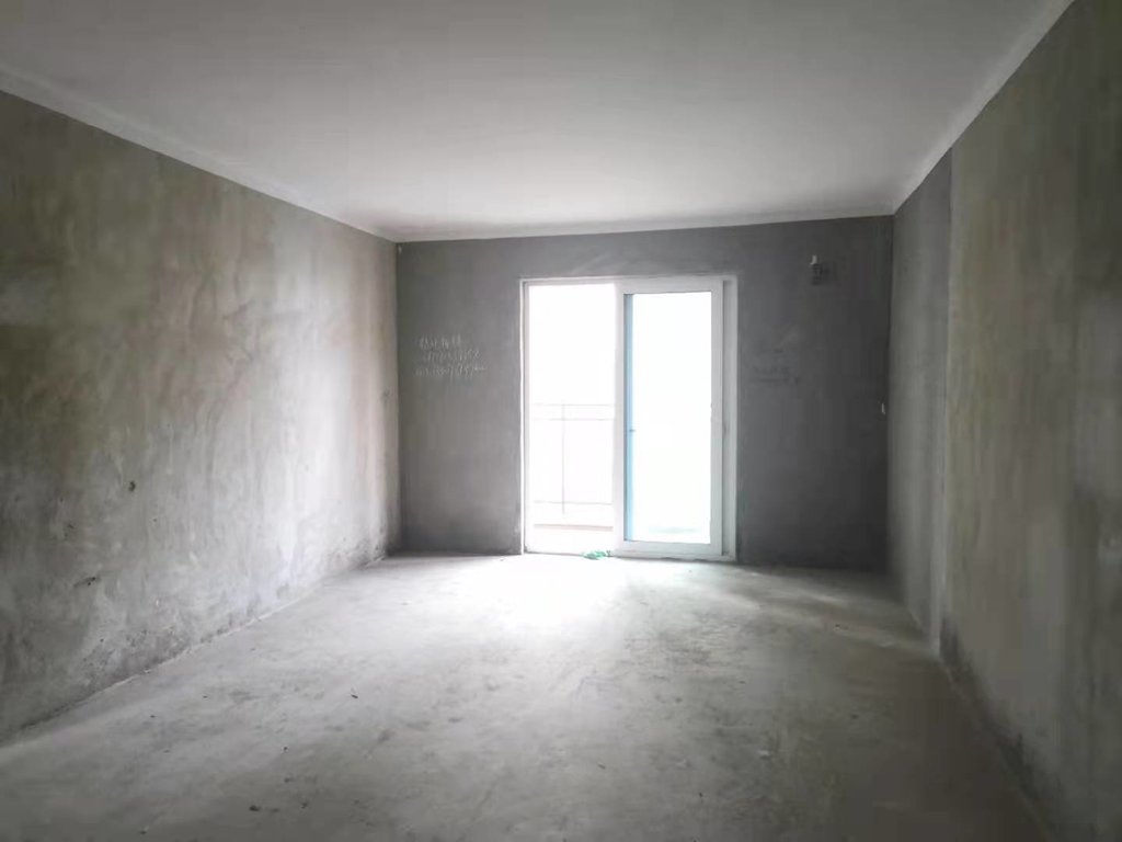 森林国际两面都临湖的湖景房毛坯三室两厅两卫看房方便