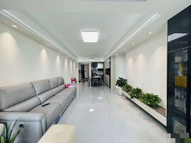 城南，新城名都，全新精装，精装三房，电梯好楼层，证满二，一天未住