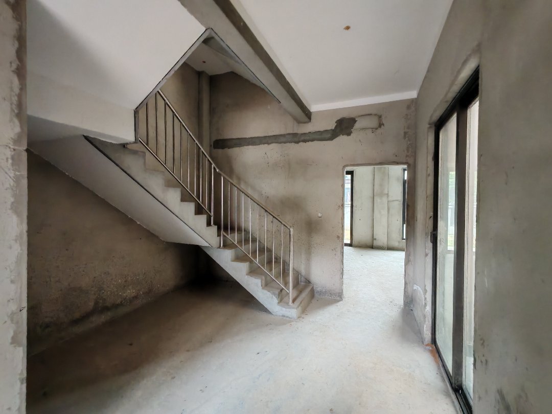 捡漏，降价了，祥生观澜府，别墅边套➕2个车位➕院子，证满二