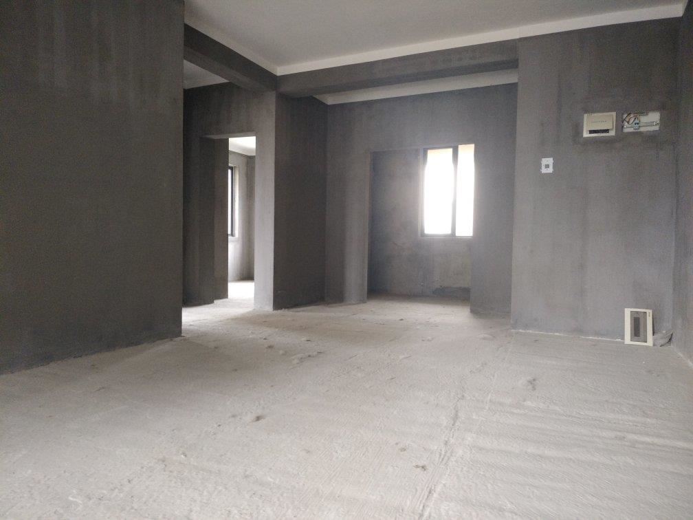 房东急售 绿地华庭毛坯大二房 证满2年 三面采光南北通透户型