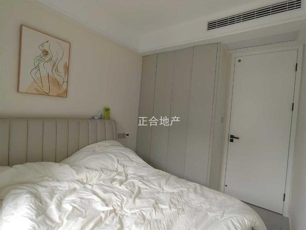 亏本急售，森林国际北苑，精装三房，中间好楼层，证满二，户型方正