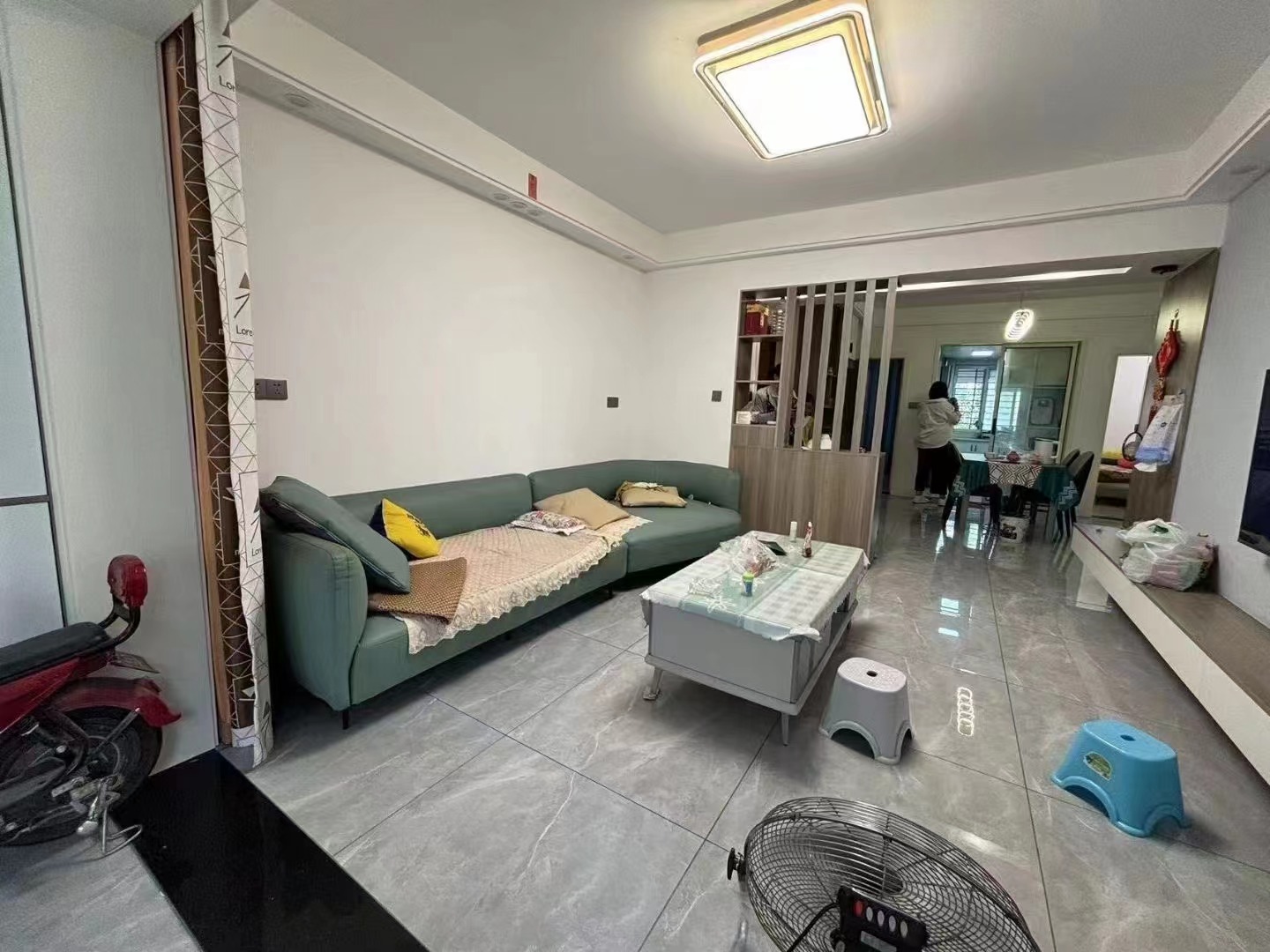 捡漏了，江滩公园旁，电梯小高层，精装三房，成色新，南北通透