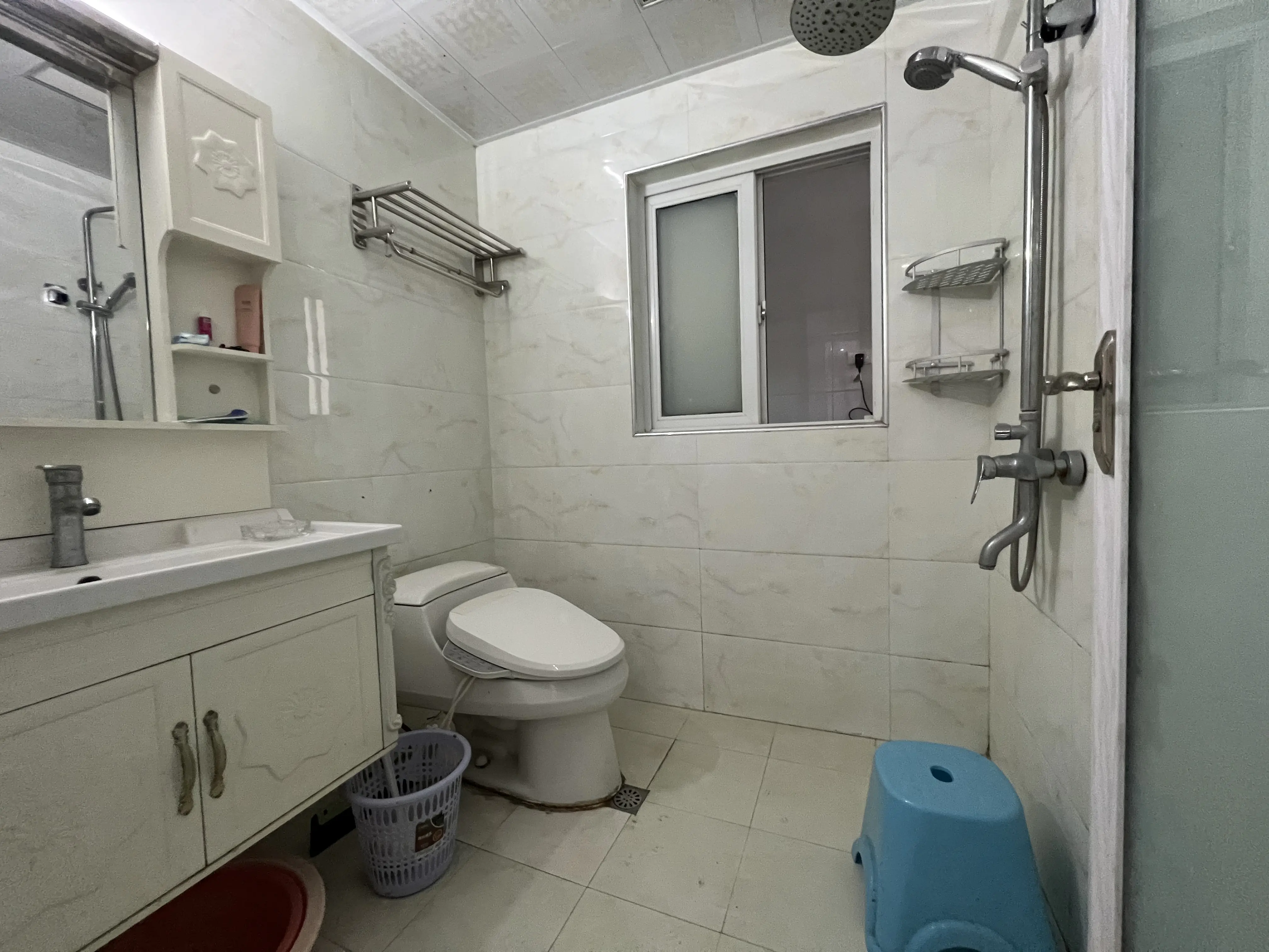 现代城2室2厅2卫精装修两证全39.8万优价出售，支持按揭贷款！