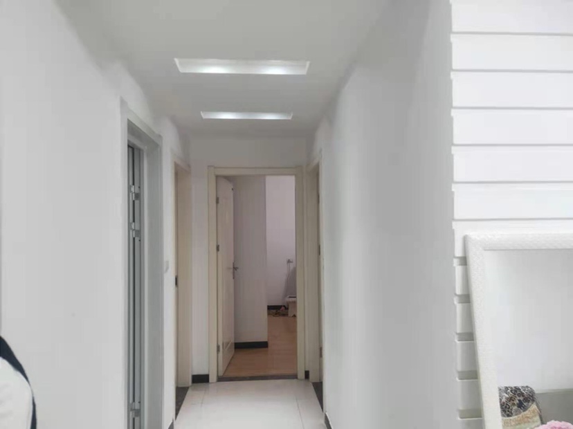 城南湖景房，朝南户型，精装修三房，动静分区，餐客一体