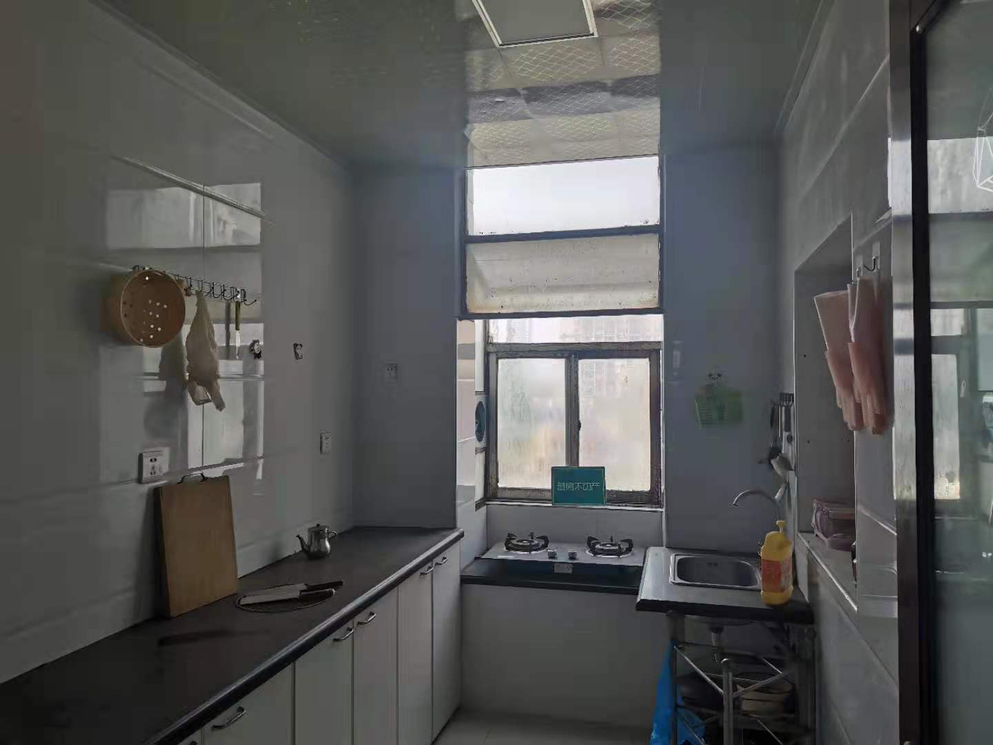 沔阳 旁边的教工宿舍楼，106平三房前后有两个阳台楼层好，标准的 房！