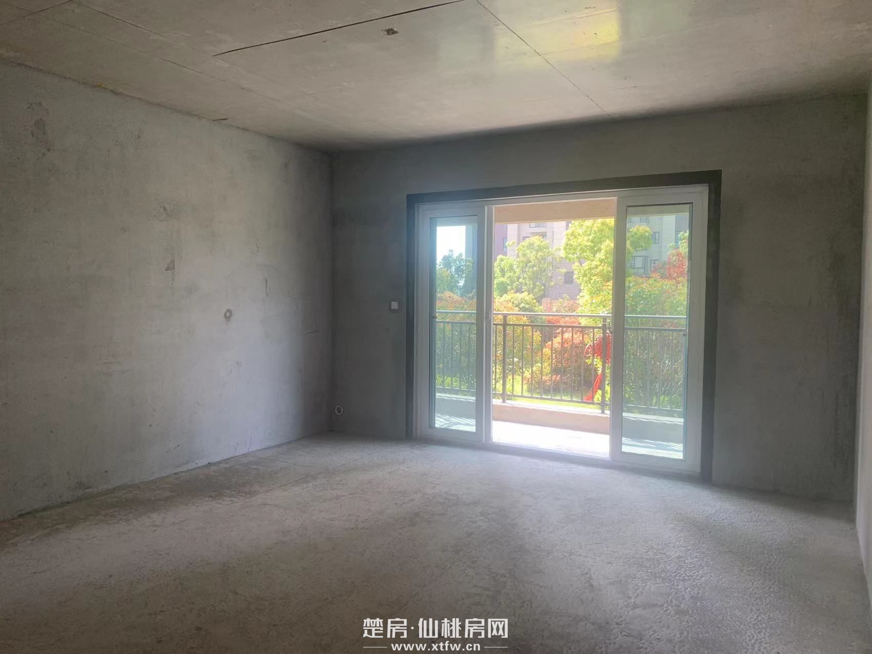 碧桂园毛坯五房，户型方正，采光好，诚心出售