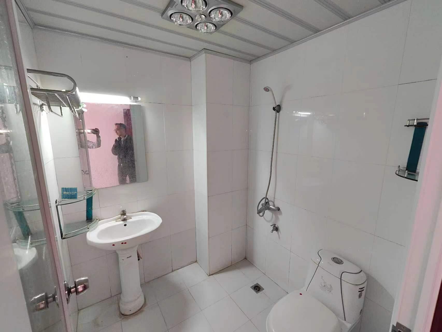 老三中附近的宣教大楼，超短九年房龄，大三房两卫，单价只要2700