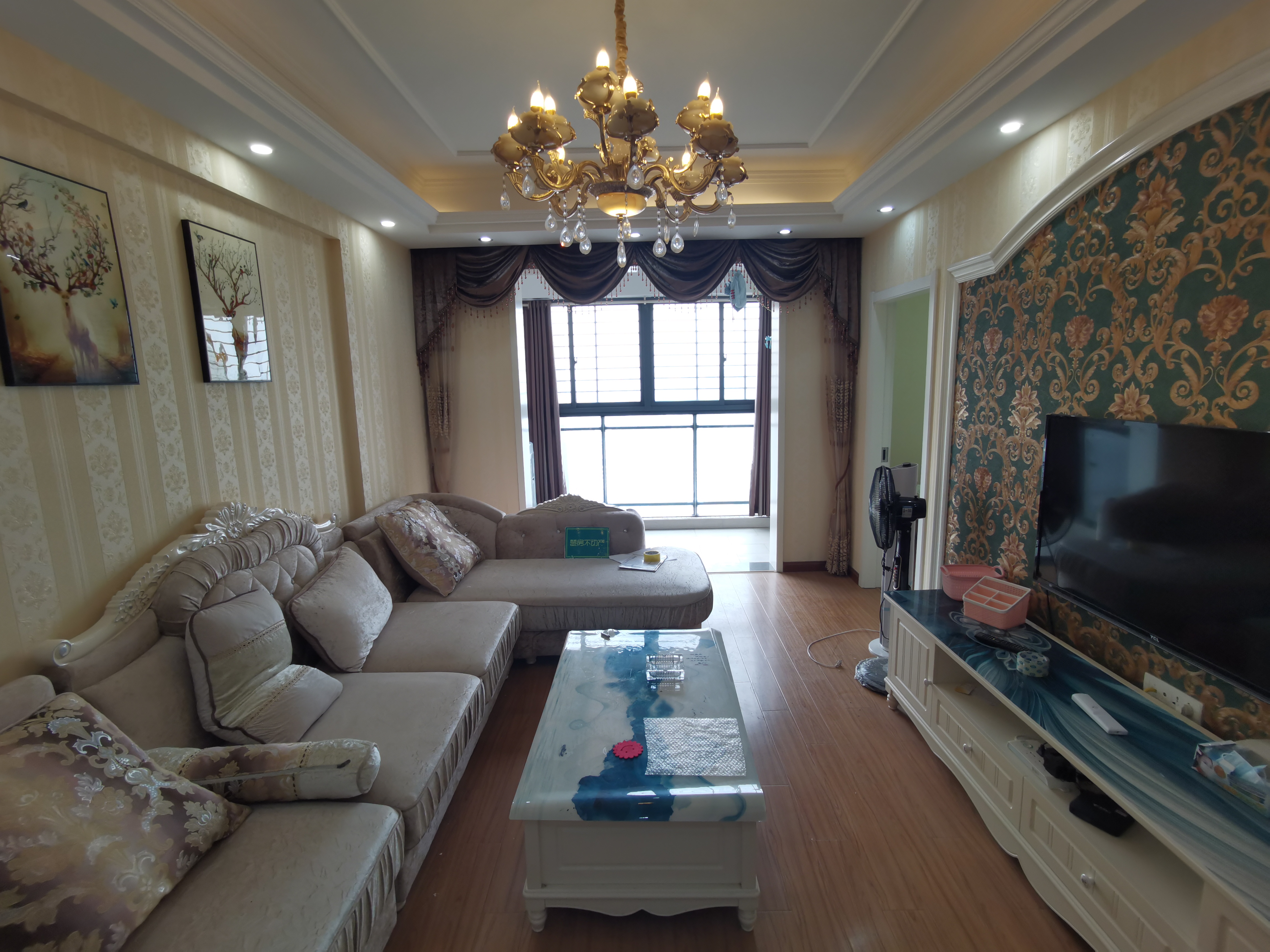 沃尔玛楼上精装大2房  家具家电齐全  年租1800一个月