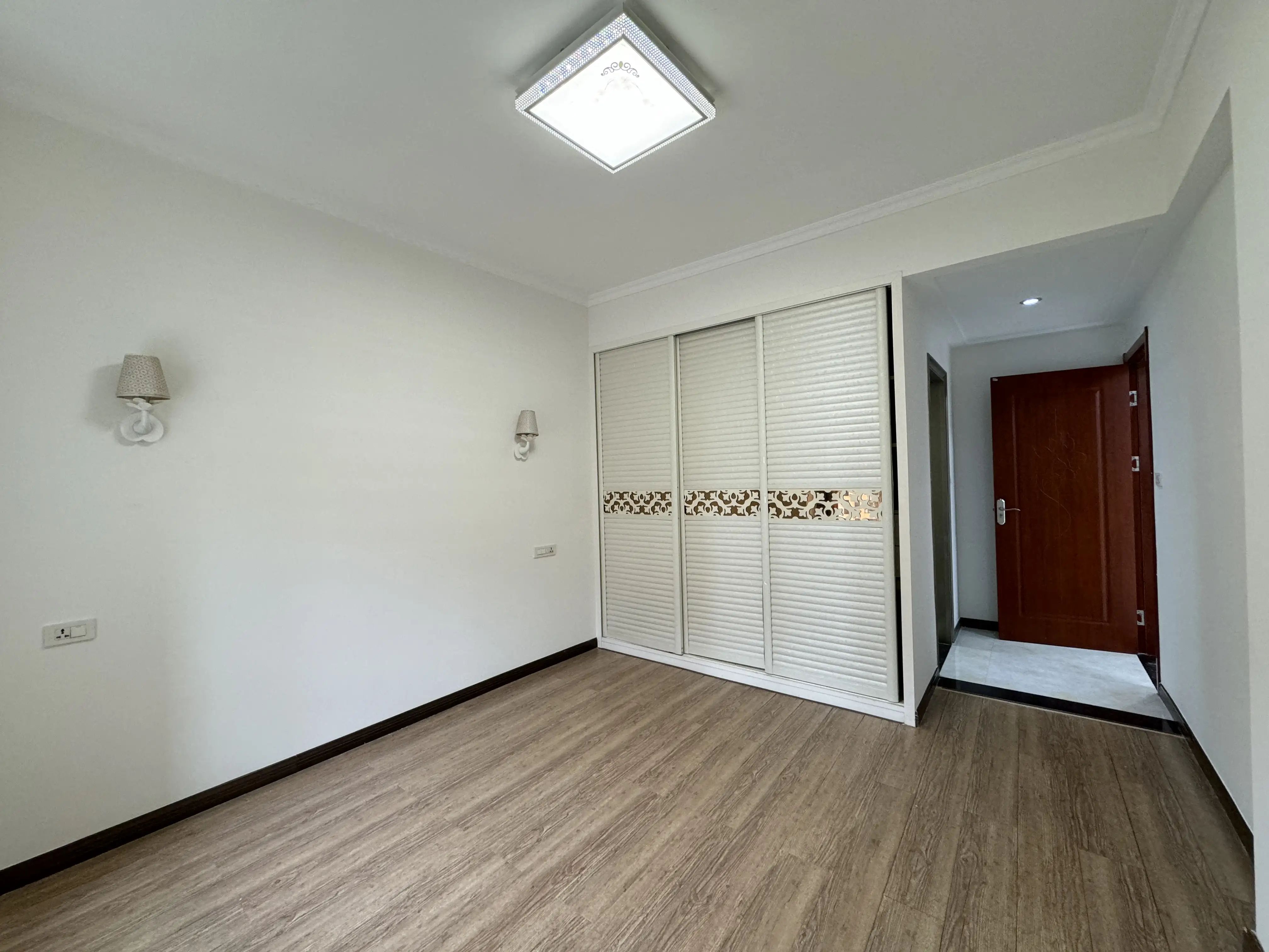 捡漏，一中对面，翰林公馆，​精装3房，边户，好楼层，单价4400，证满二