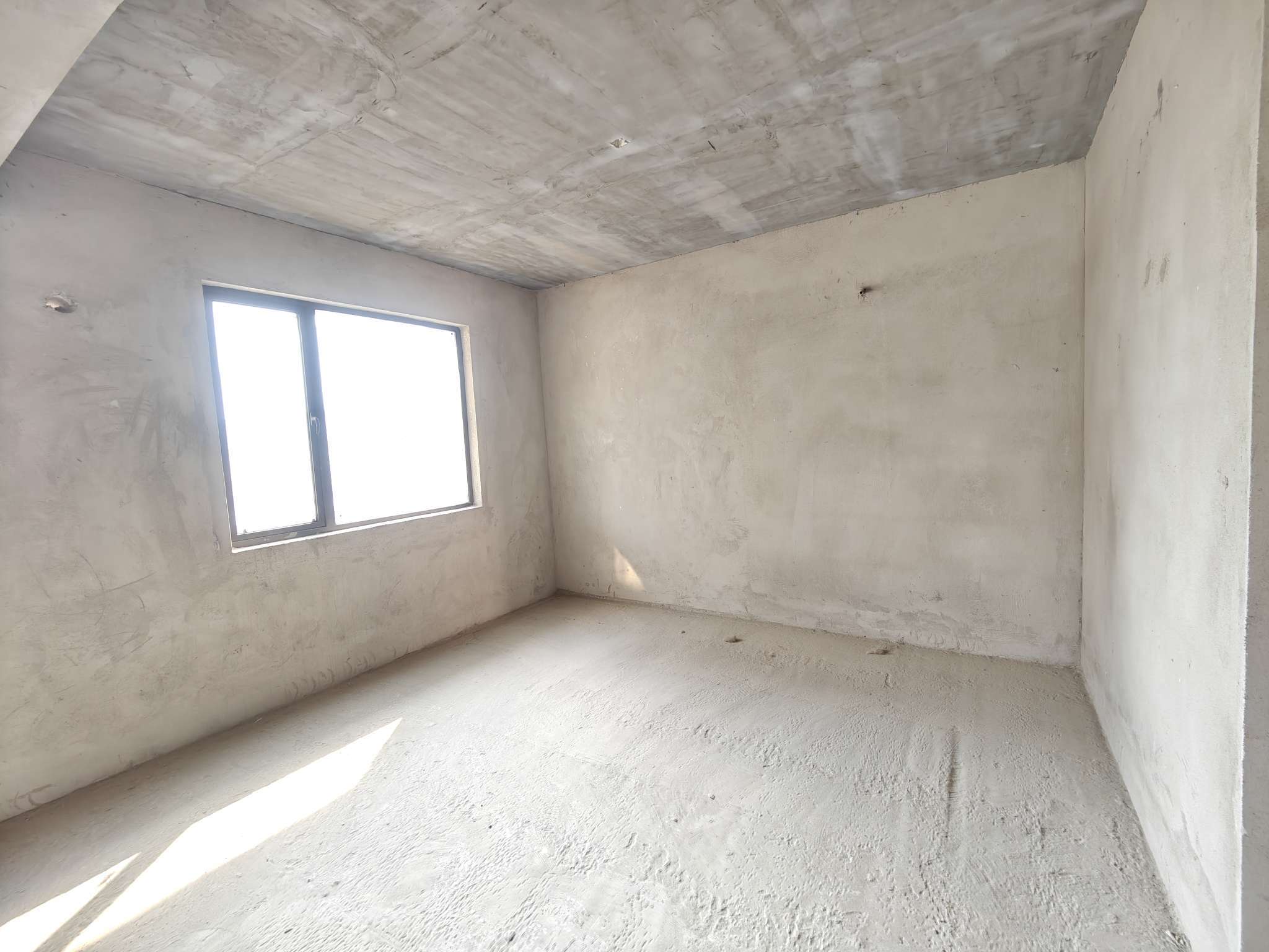 荣怀电梯小高层，单价5字开头，好楼层，业主急售，户型采光好得很