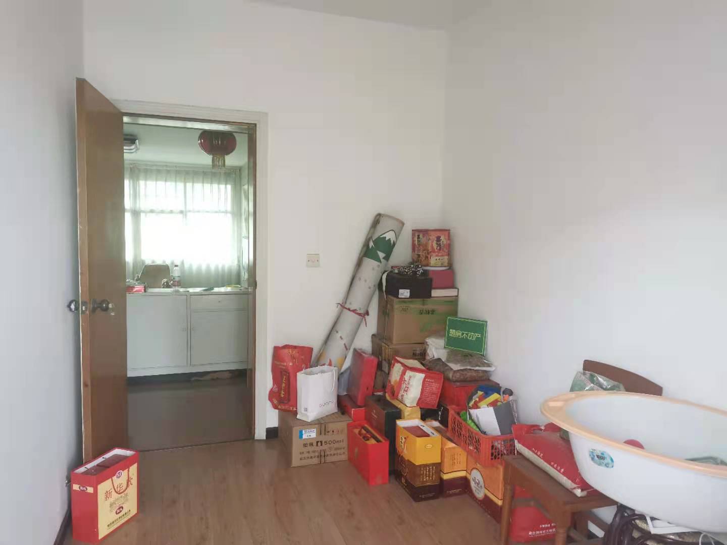 城中芯富景小区大三房，紧邻沔小，地段超好！直接拎包入住。