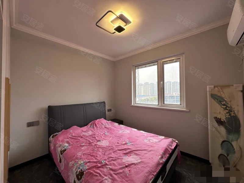 城西，满庭春，精装四房两卫，单价5100，证件满两年，家具家电全送