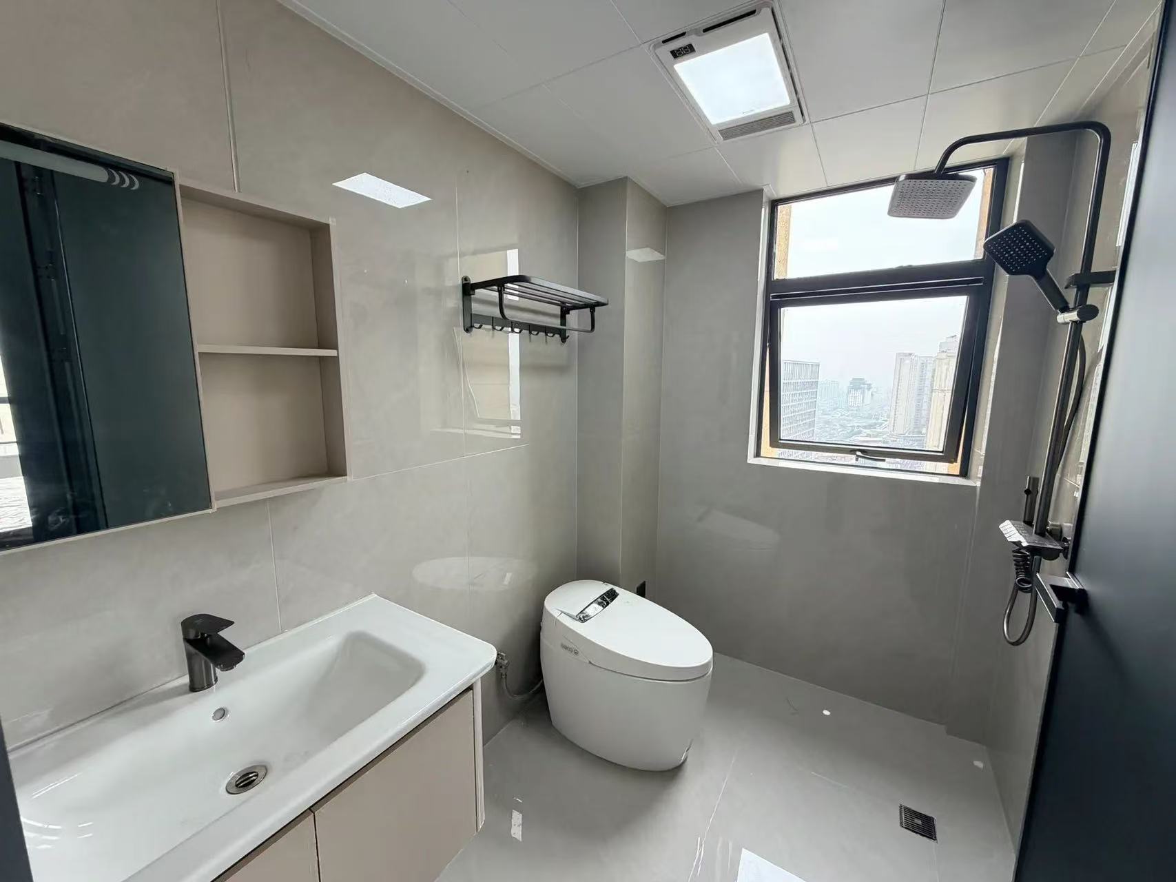 ​城‮吾，南‬悦‮场广‬旁，元泰c区，​精‮四装‬房，单价5300+，业主‮心诚‬出售，证‬满二