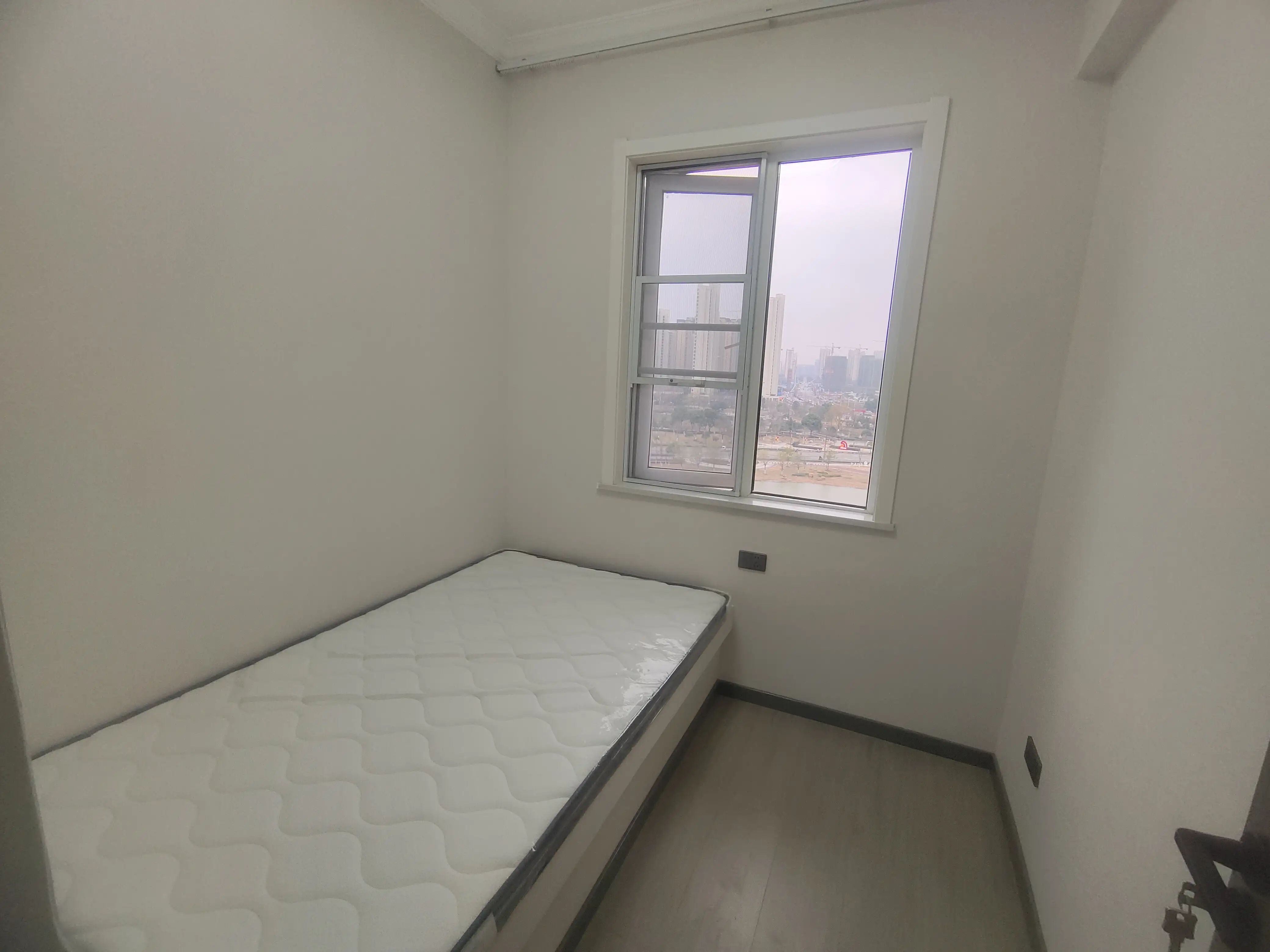 城南，四面湖景，森林国际，精装三房，电梯好楼层，证满二，新二中二小沔阳公园仙湖公园