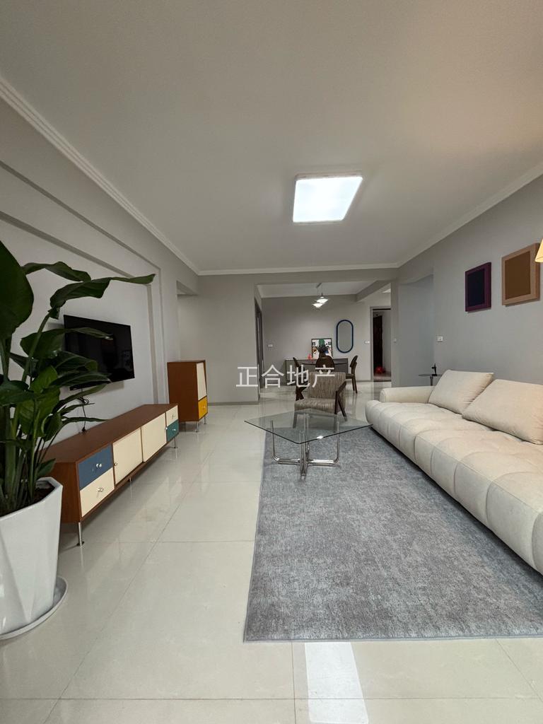 捡漏，城南，一品苑，精装三房两卫，单嫁才4300，好楼层，证满二