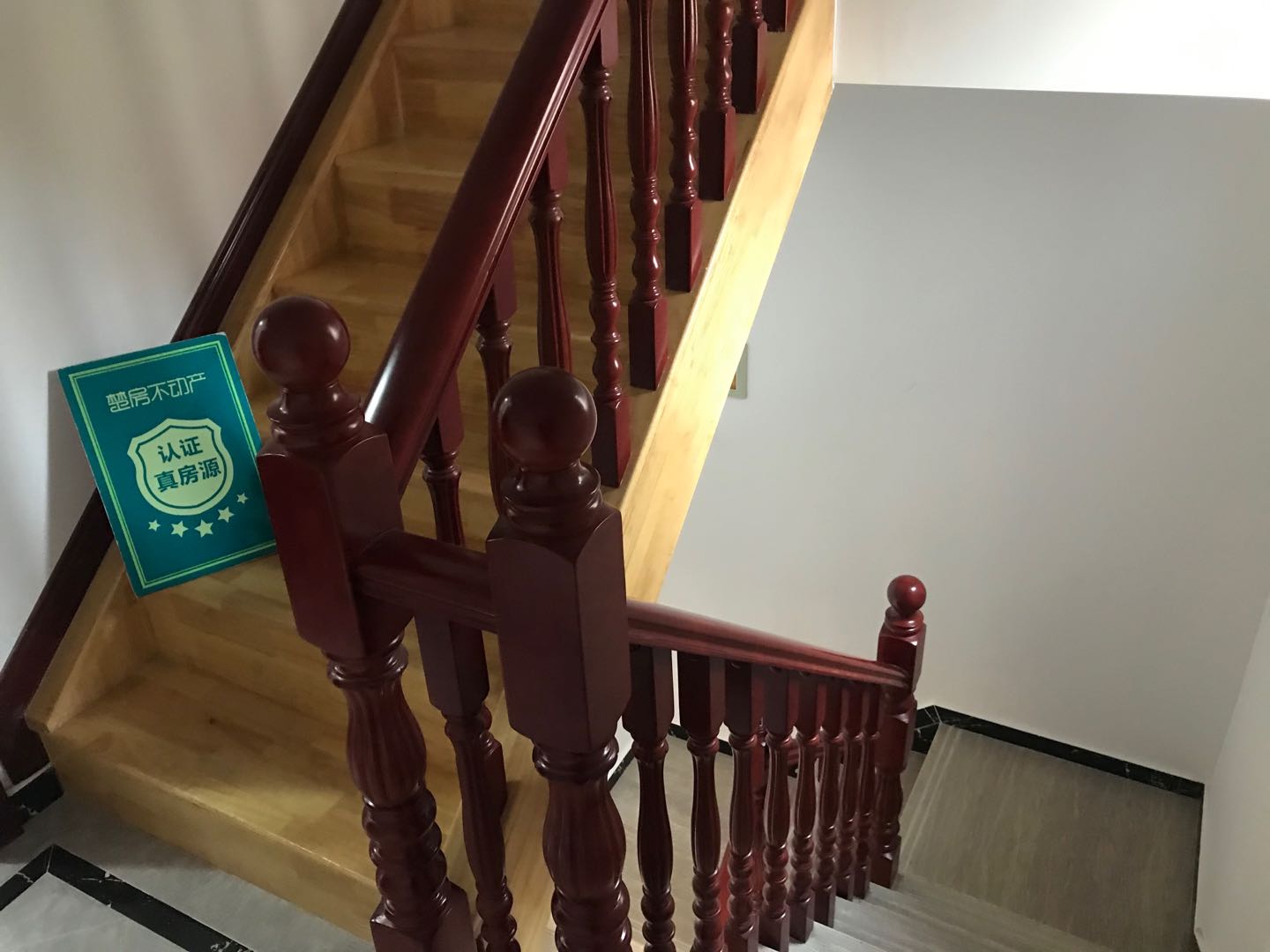 御江湾全新装修证满二三加一层联排别墅全屋监控设备价格美丽