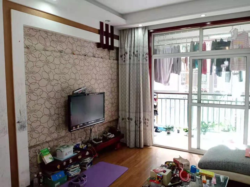 香岸华府1楼，适合养老，门口