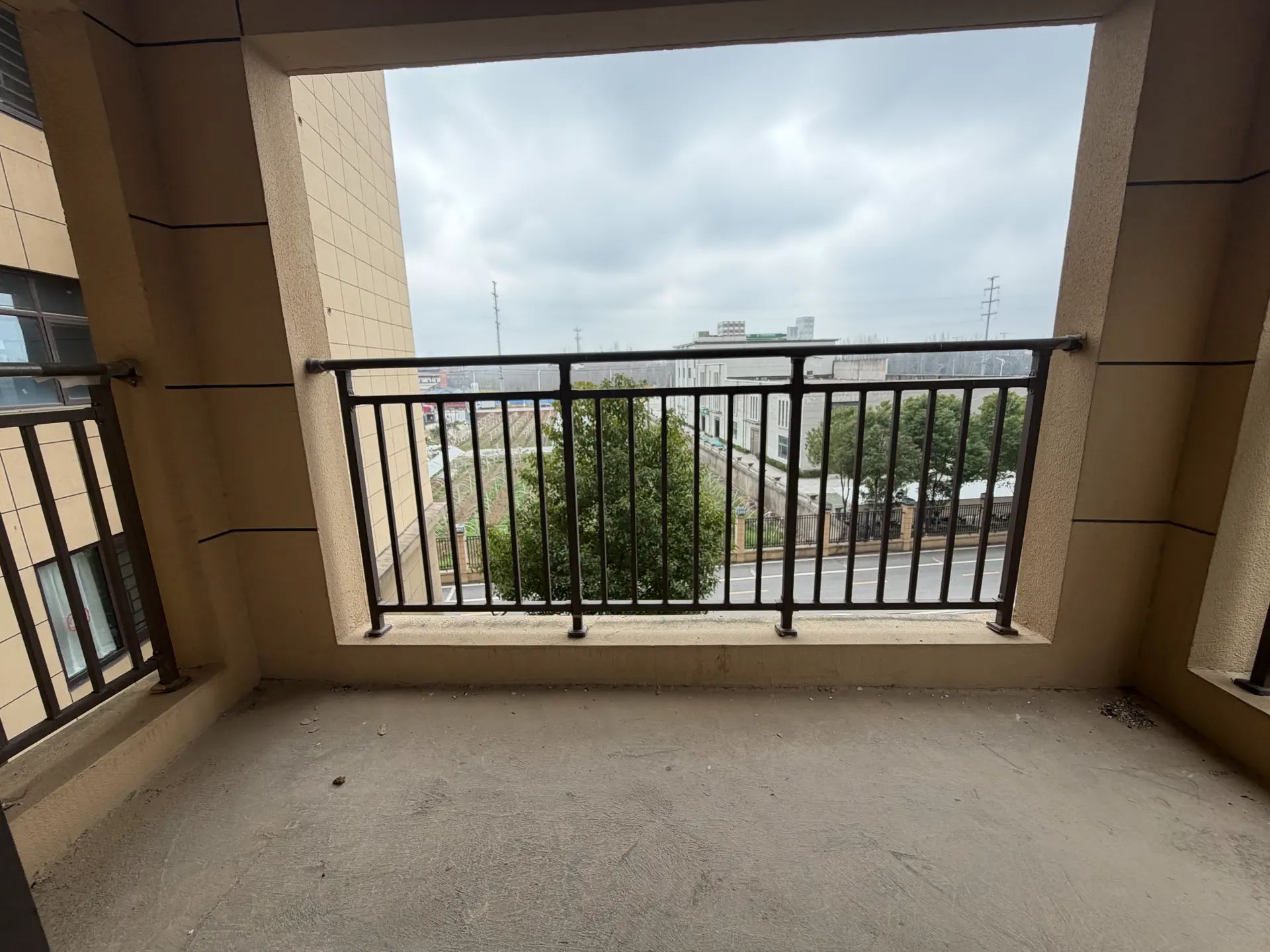 城南,沔阳清华园，电梯小高层，边户双阳台，证满二，一口价56.5