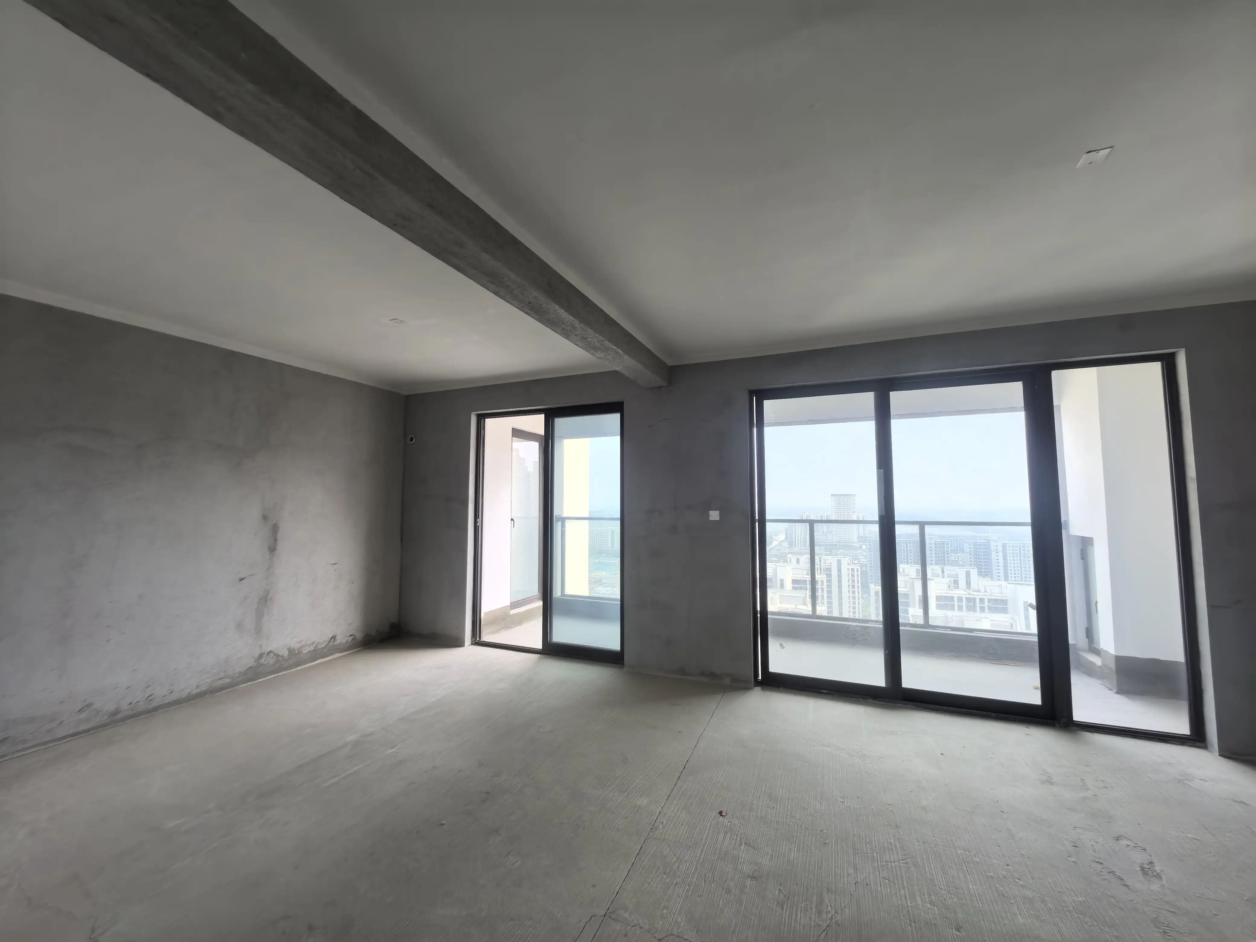 城南，吾悦陡降10万，现房毛坯四房，单价5670，送地下车位