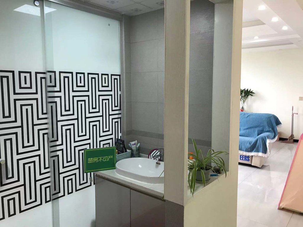 紫润尚城电梯中高楼层南北通透家具家电全送房东诚意出售看房方便