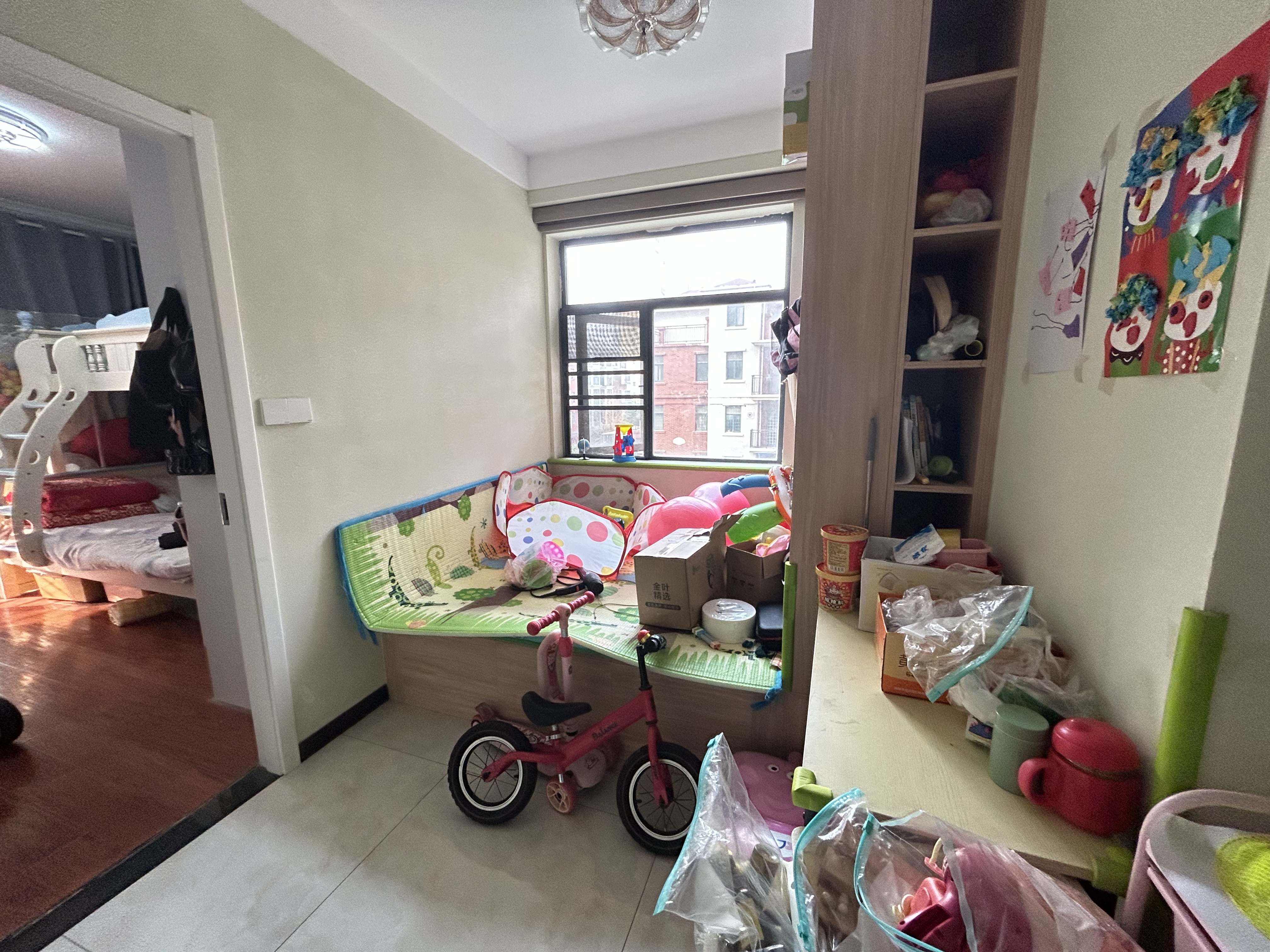 金域城邦，精装小三房，诚心出售，证在手，满二