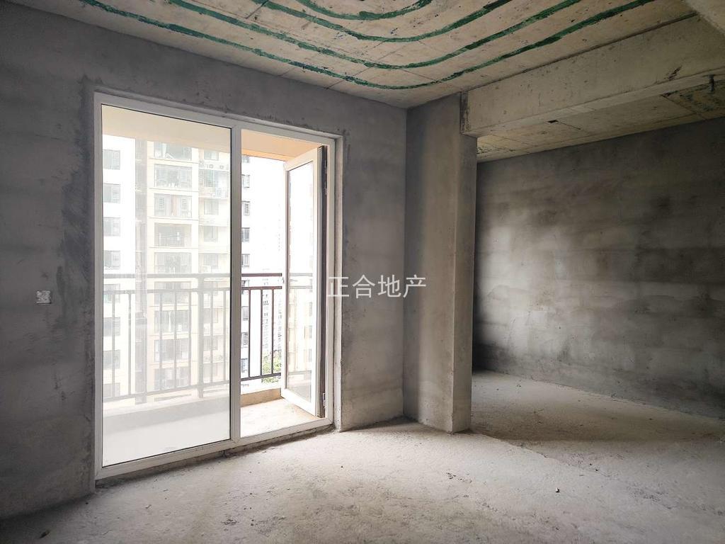 瞎卖！捡漏！亏本出，满庭春，供暖四房，单价3900一平，中间楼层，南北通透，双阳台，证满二