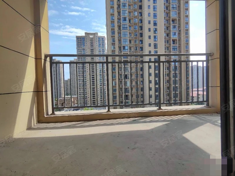 捡漏，新二中对面，森林国际，电梯好楼层12楼，3房2厅2卫，送车位