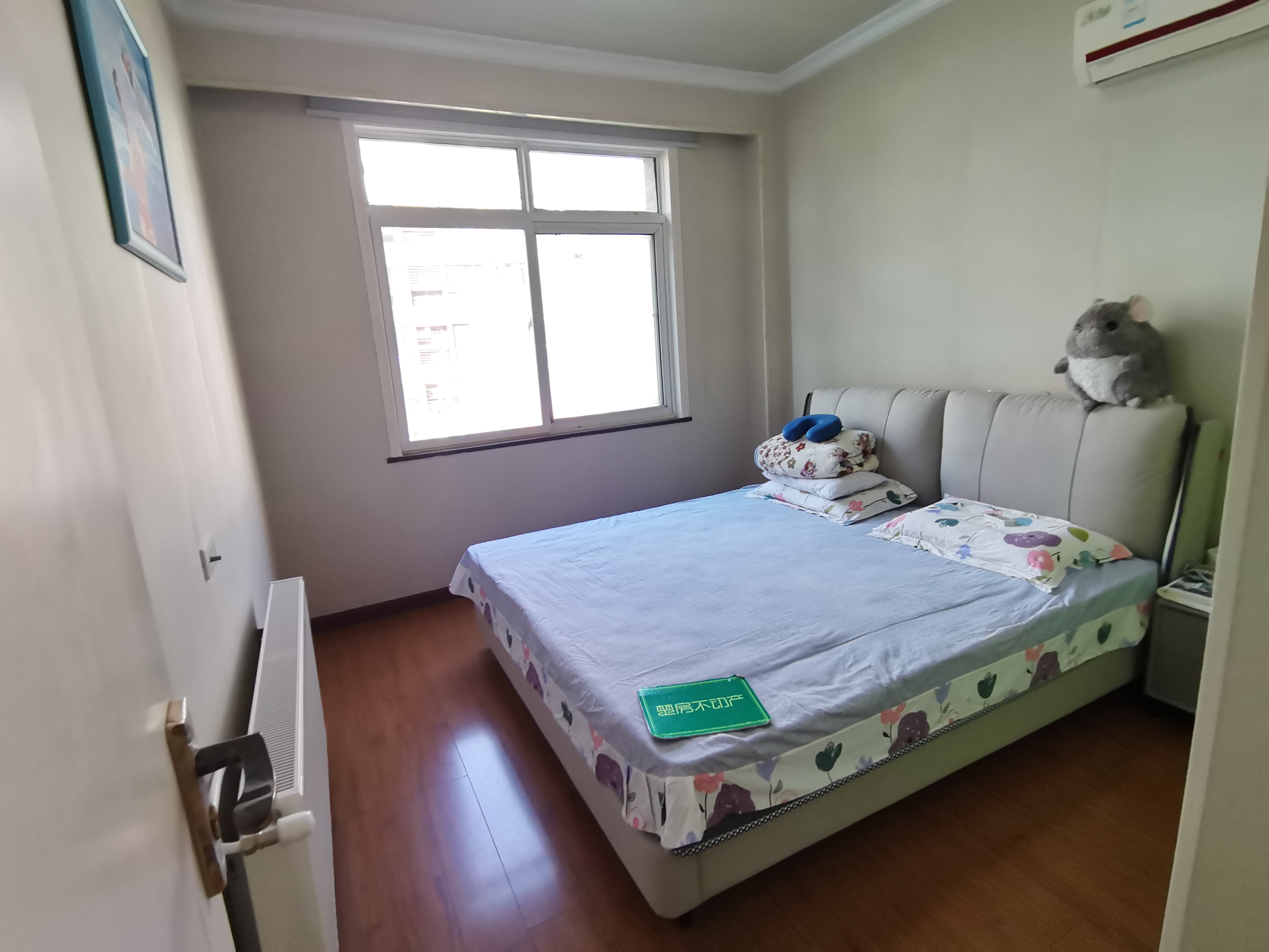 世纪雅园精装三房全屋暖气片中间楼层房东诚意出售