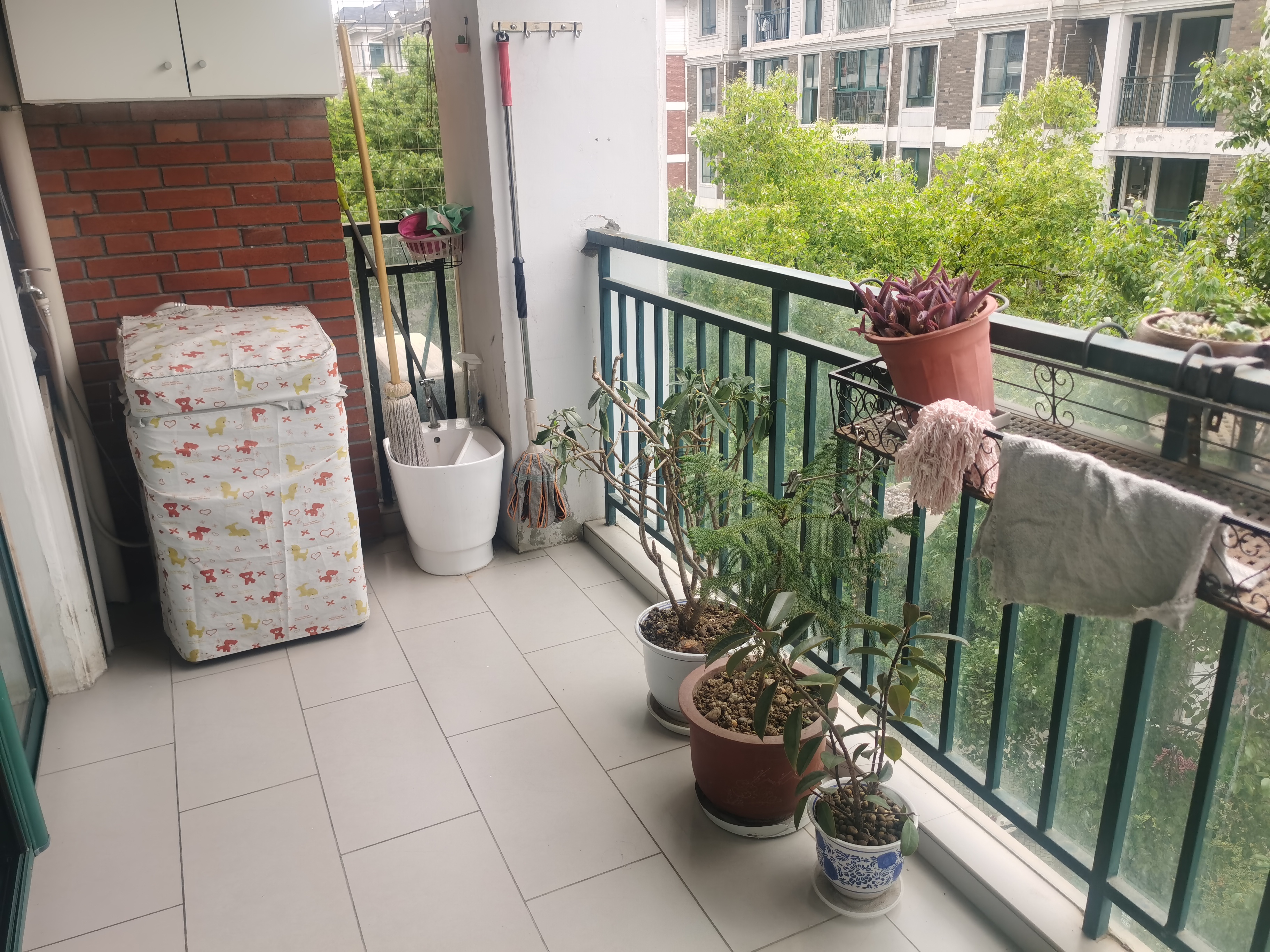 德政金园  精装 2室2厅1卫 全屋实木地板