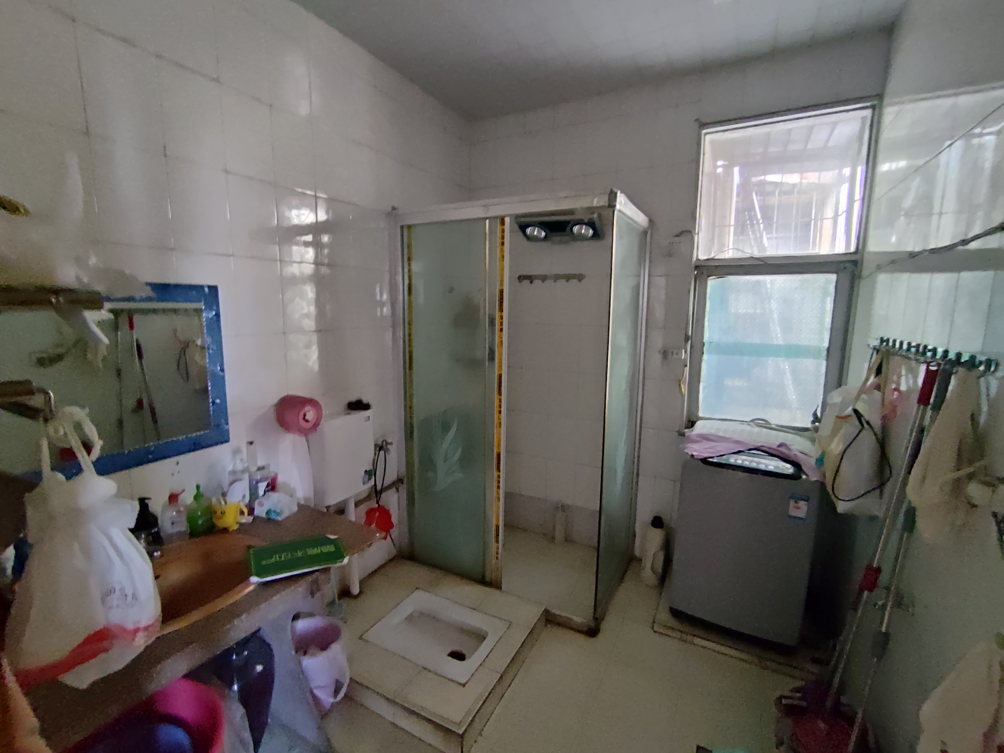 武商附近建材小区宿舍 精装大三房 南北通透双阳台 保养的好 价格不高